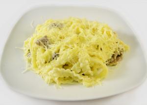 Паста с говяжьим языком и сырным соусом