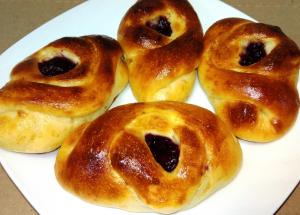 Булочка с вишней 5шт.